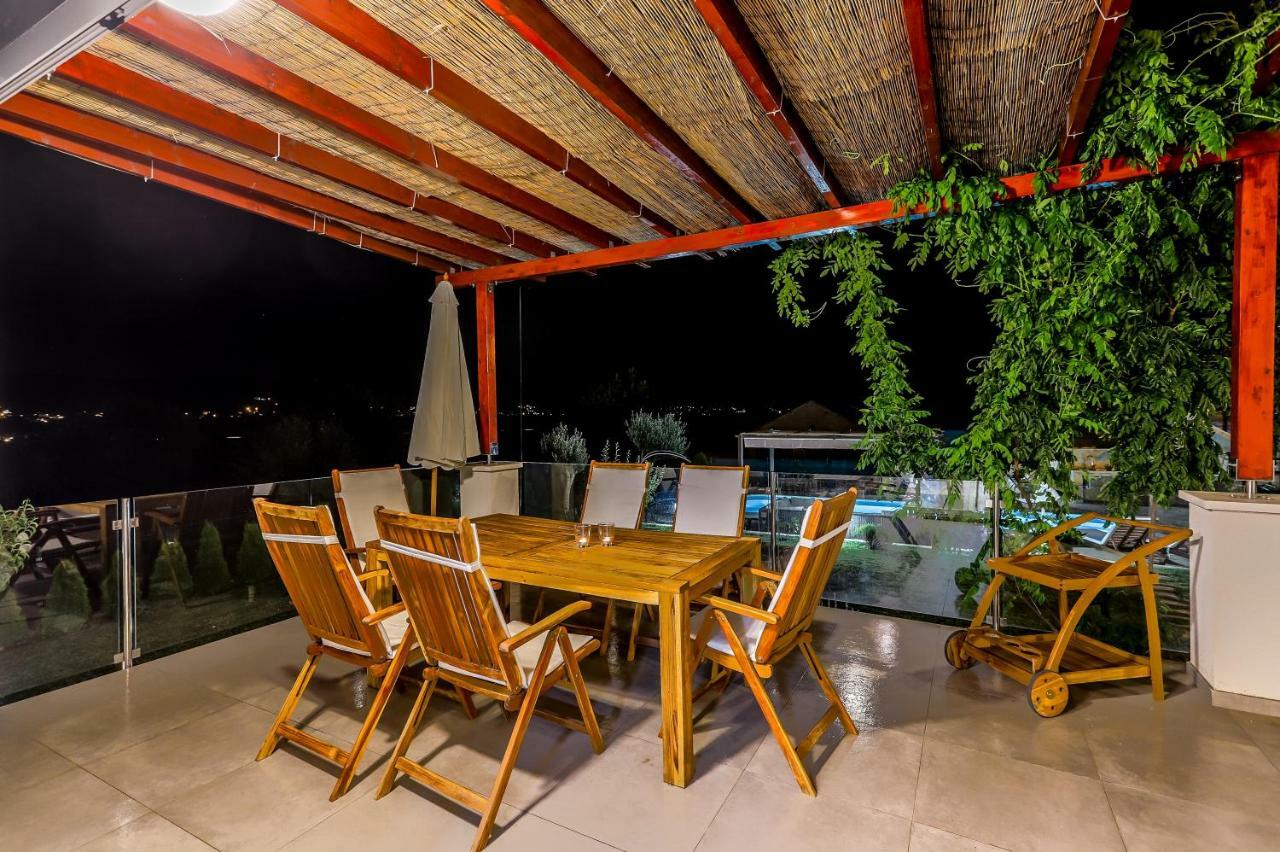 Luxury Villa Nadalina-Dicmo ドゥゴポイエ エクステリア 写真