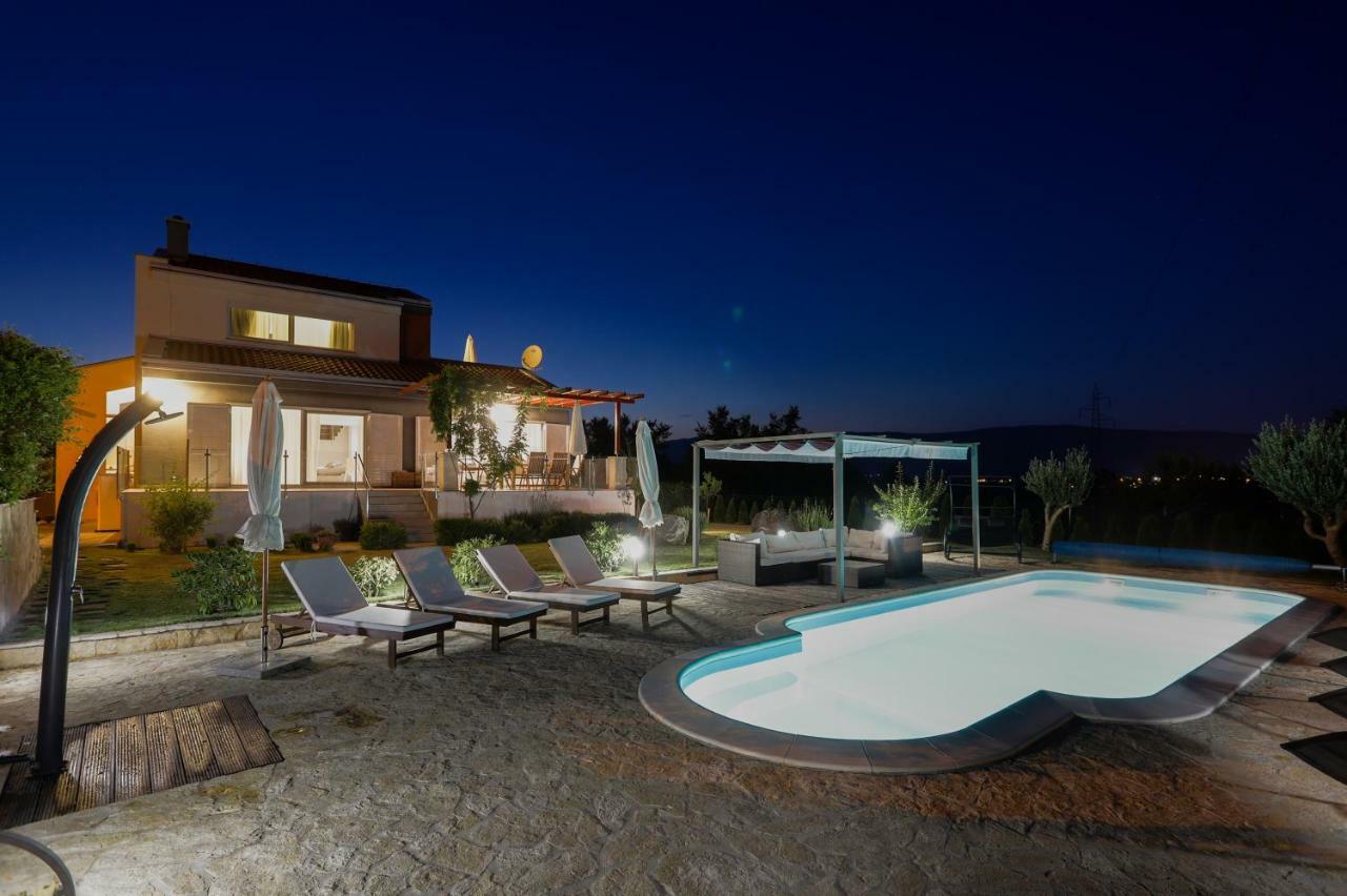 Luxury Villa Nadalina-Dicmo ドゥゴポイエ エクステリア 写真