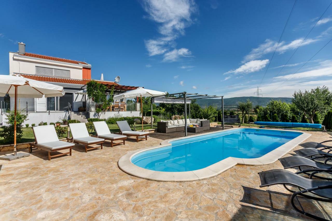 Luxury Villa Nadalina-Dicmo ドゥゴポイエ エクステリア 写真
