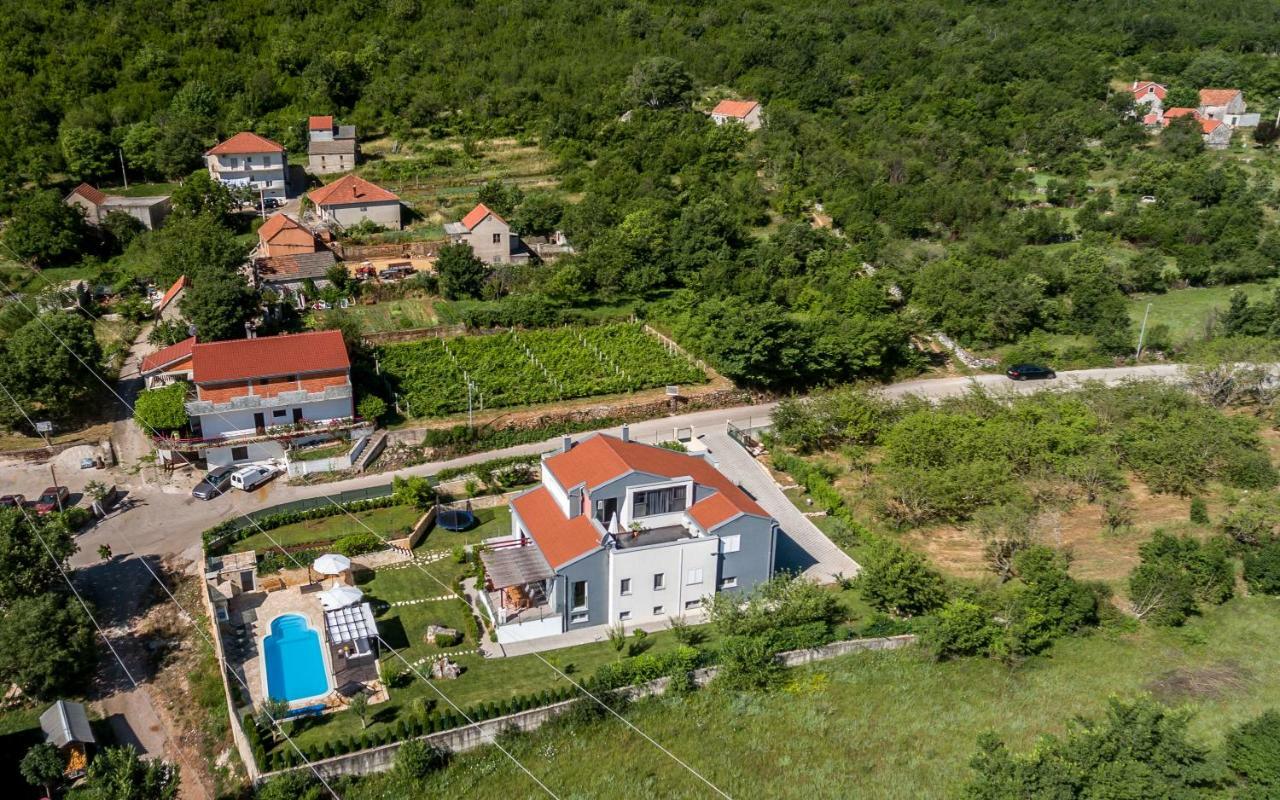 Luxury Villa Nadalina-Dicmo ドゥゴポイエ エクステリア 写真