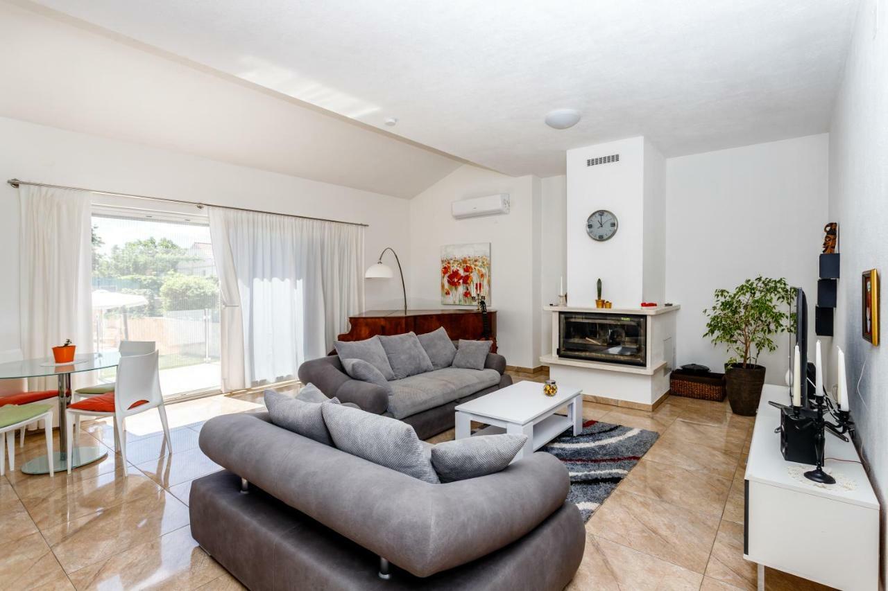Luxury Villa Nadalina-Dicmo ドゥゴポイエ エクステリア 写真