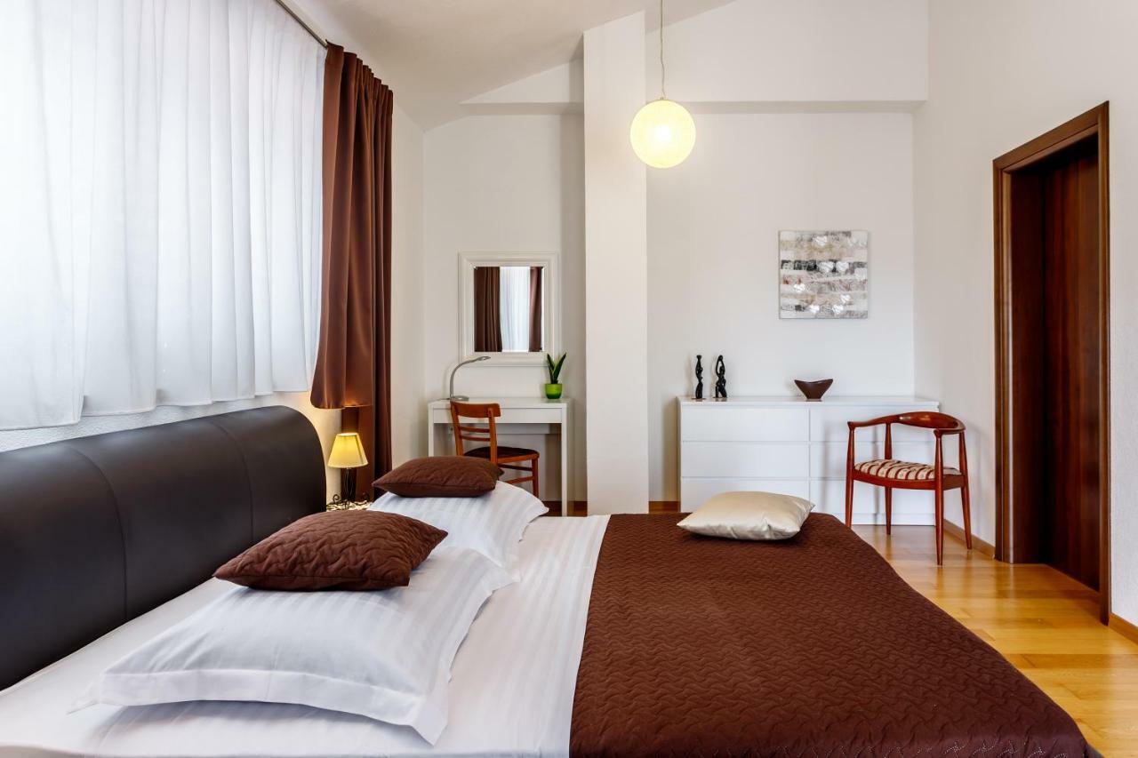 Luxury Villa Nadalina-Dicmo ドゥゴポイエ エクステリア 写真