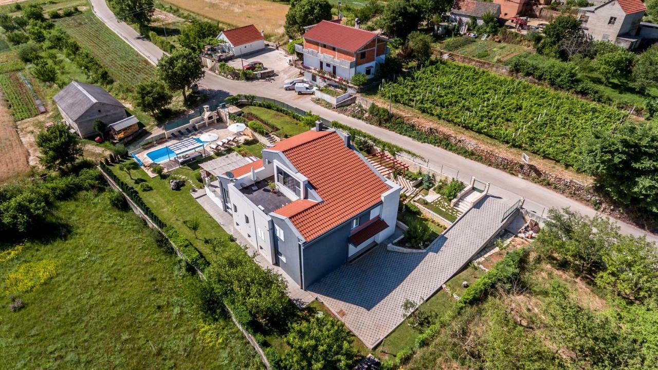 Luxury Villa Nadalina-Dicmo ドゥゴポイエ エクステリア 写真