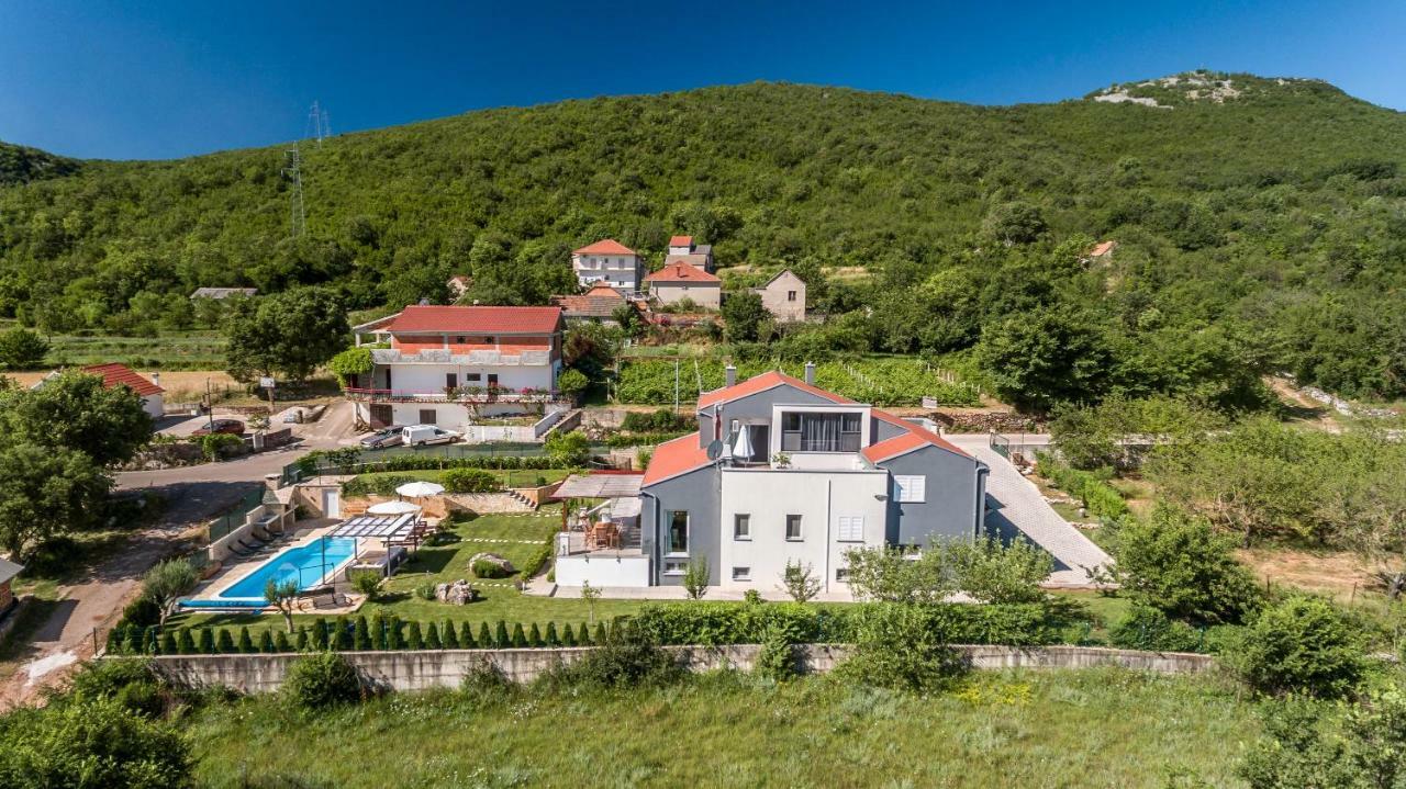 Luxury Villa Nadalina-Dicmo ドゥゴポイエ エクステリア 写真