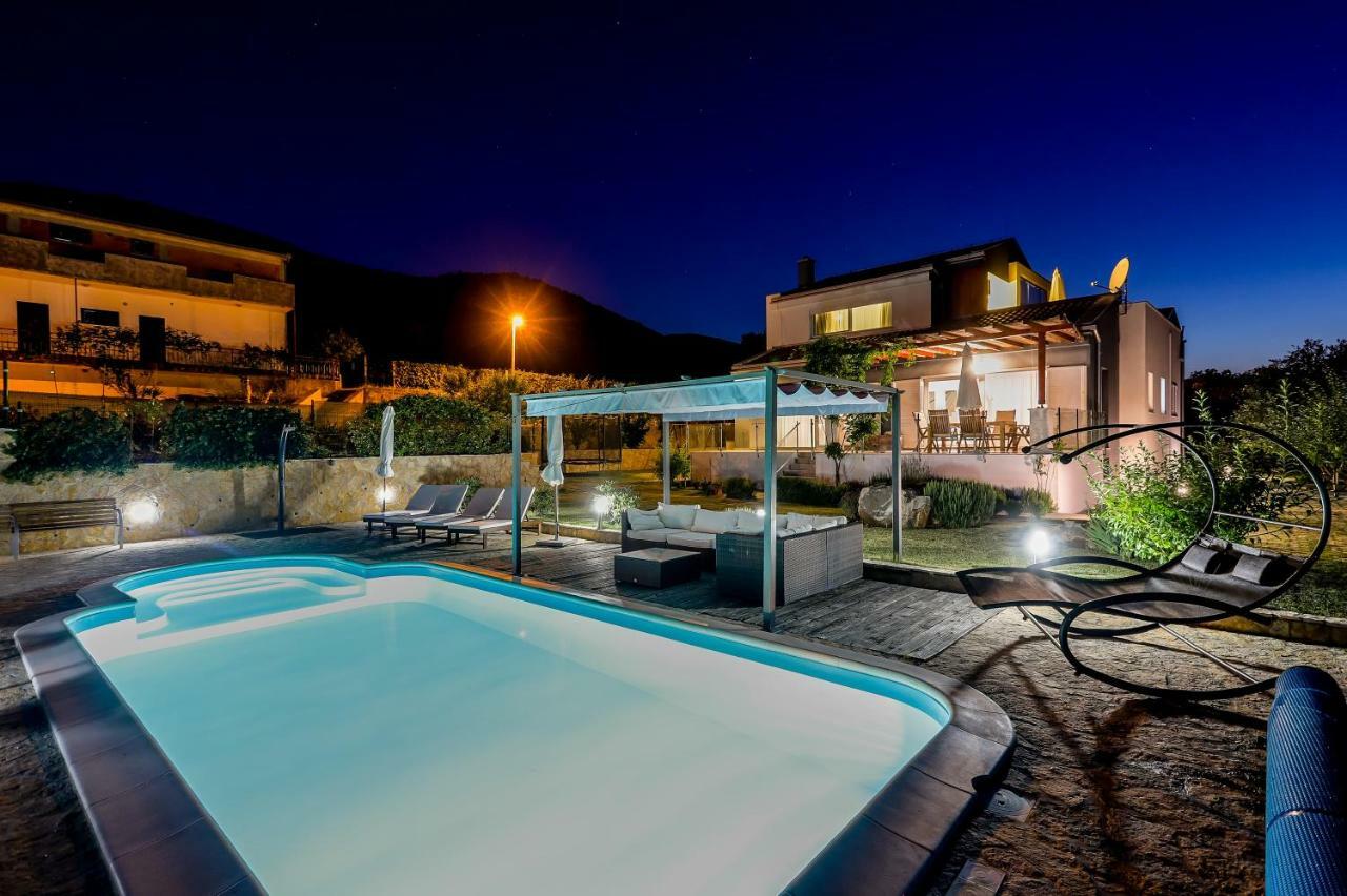 Luxury Villa Nadalina-Dicmo ドゥゴポイエ エクステリア 写真